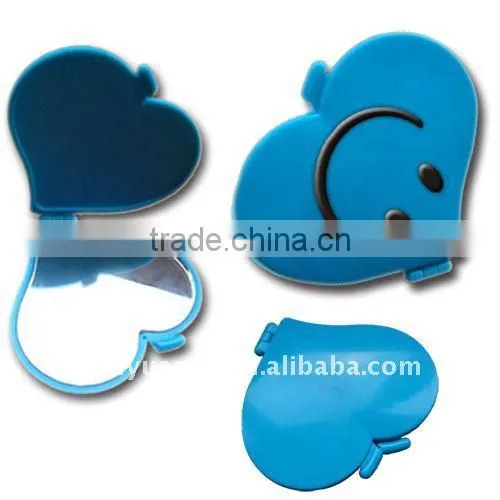 Lovely plastic compact mirror with heart shape special for girls