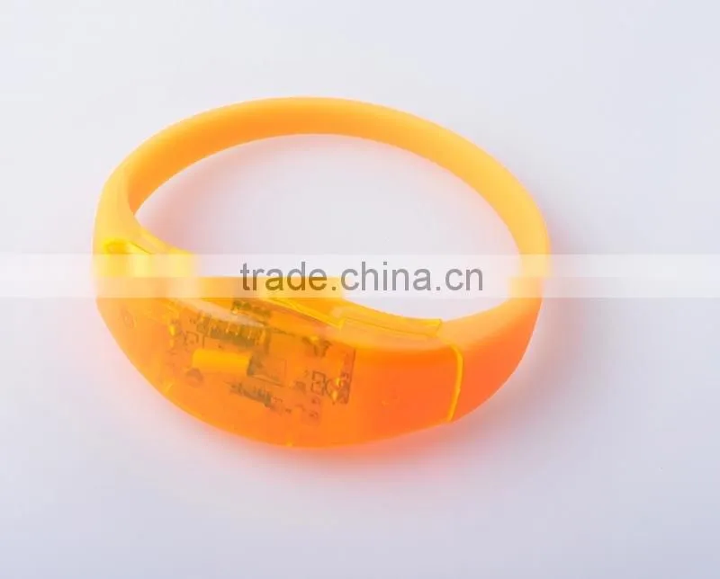 2016 Customized Stylish Cheering Colorful Flashing Bracelet With LED, Cheap Sticker Logo LED Colorful Flashing Bracelet For Prom