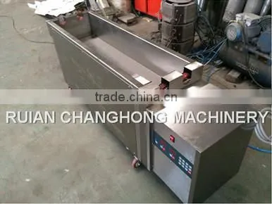 Anilox roller cleaning machine for flexo printing machine