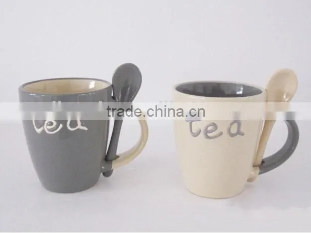 Wholesale glazing ceramic mug with spoon in handle