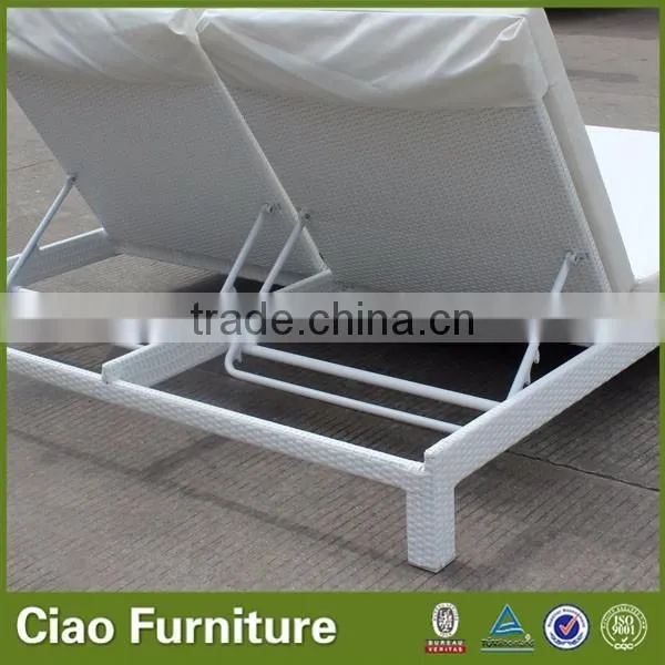 White rattan couple sun lounger with cushion