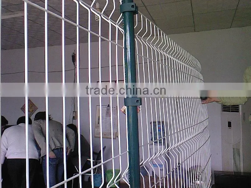 green vinyl coated welded wire mesh fence supplier