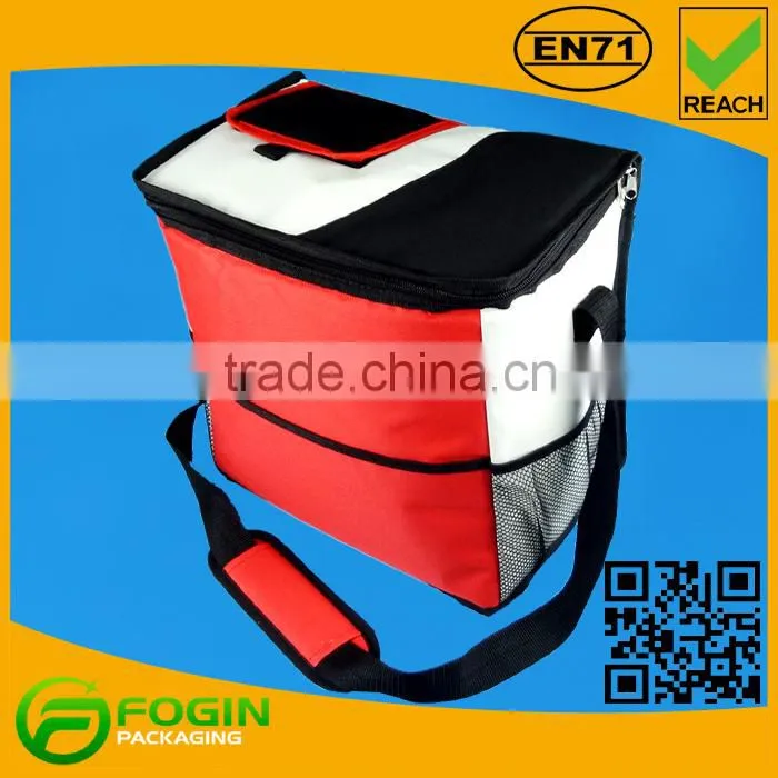 Outdoor insulated cooler bags for food and wine