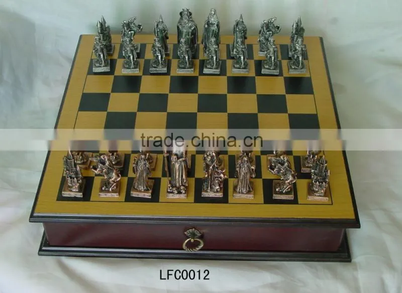 Warrior Knight design metal chess with board