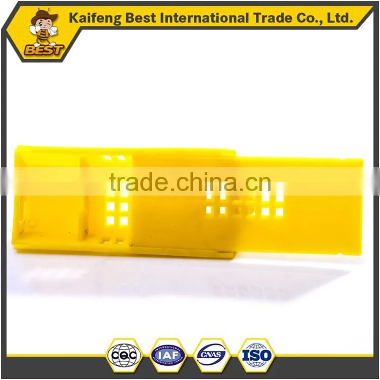 yellow plastic bee queen cage for beekeepung equipment