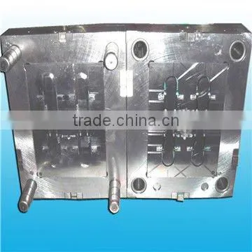 vertical injection molding machine