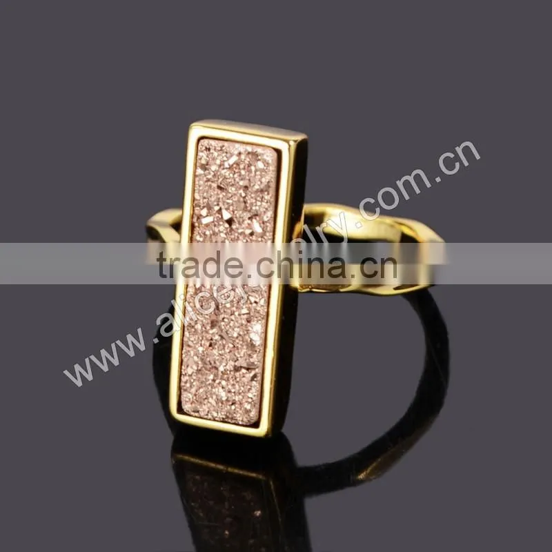 18k yellow gold-plated base metal band ring with long rectangle rose gold druzy stone