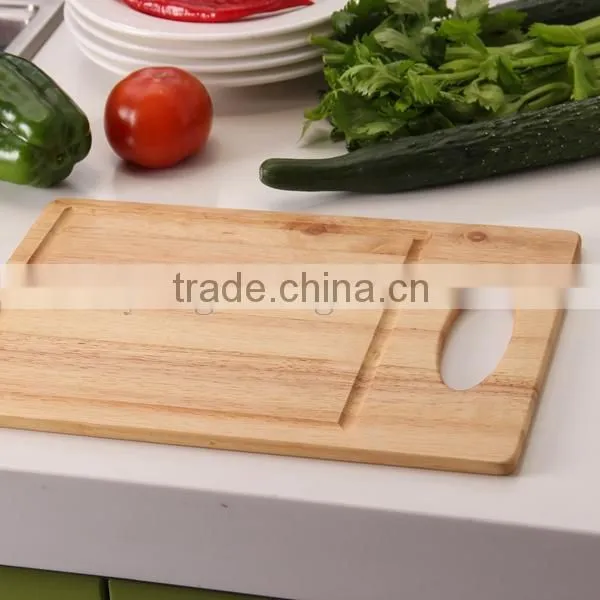 Wooden cutting board with scale