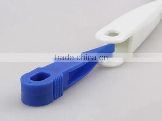 Plastic Slot Cleaning Brush With Scraper