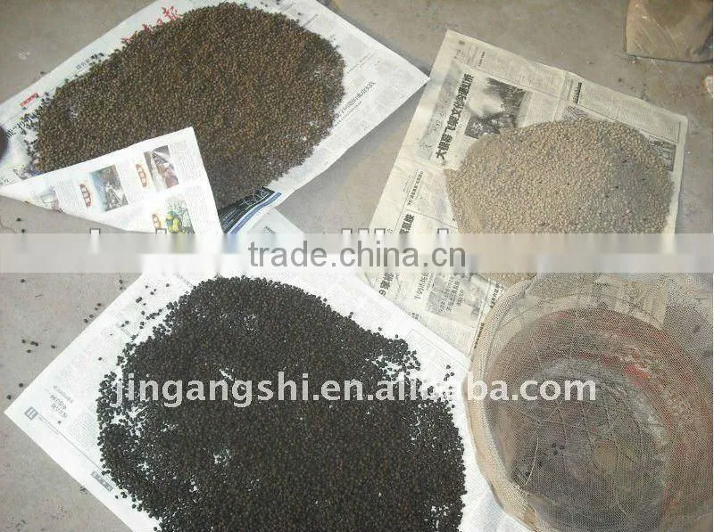 Roller pressing chicken manure cow dung fertilizer pellet machine