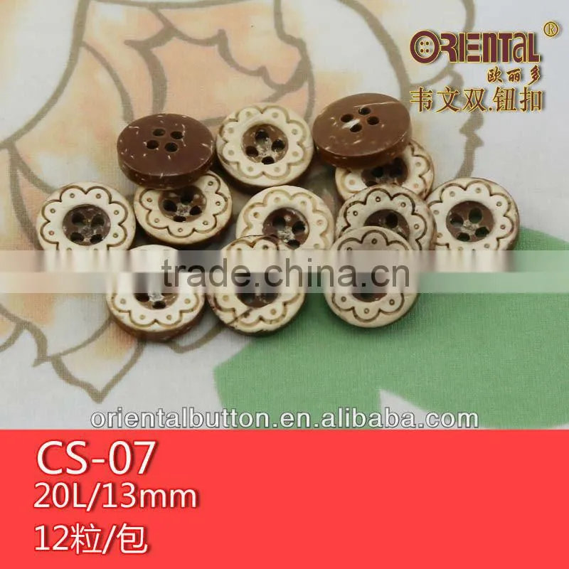 The top fahsion natural coconut 2-holes button