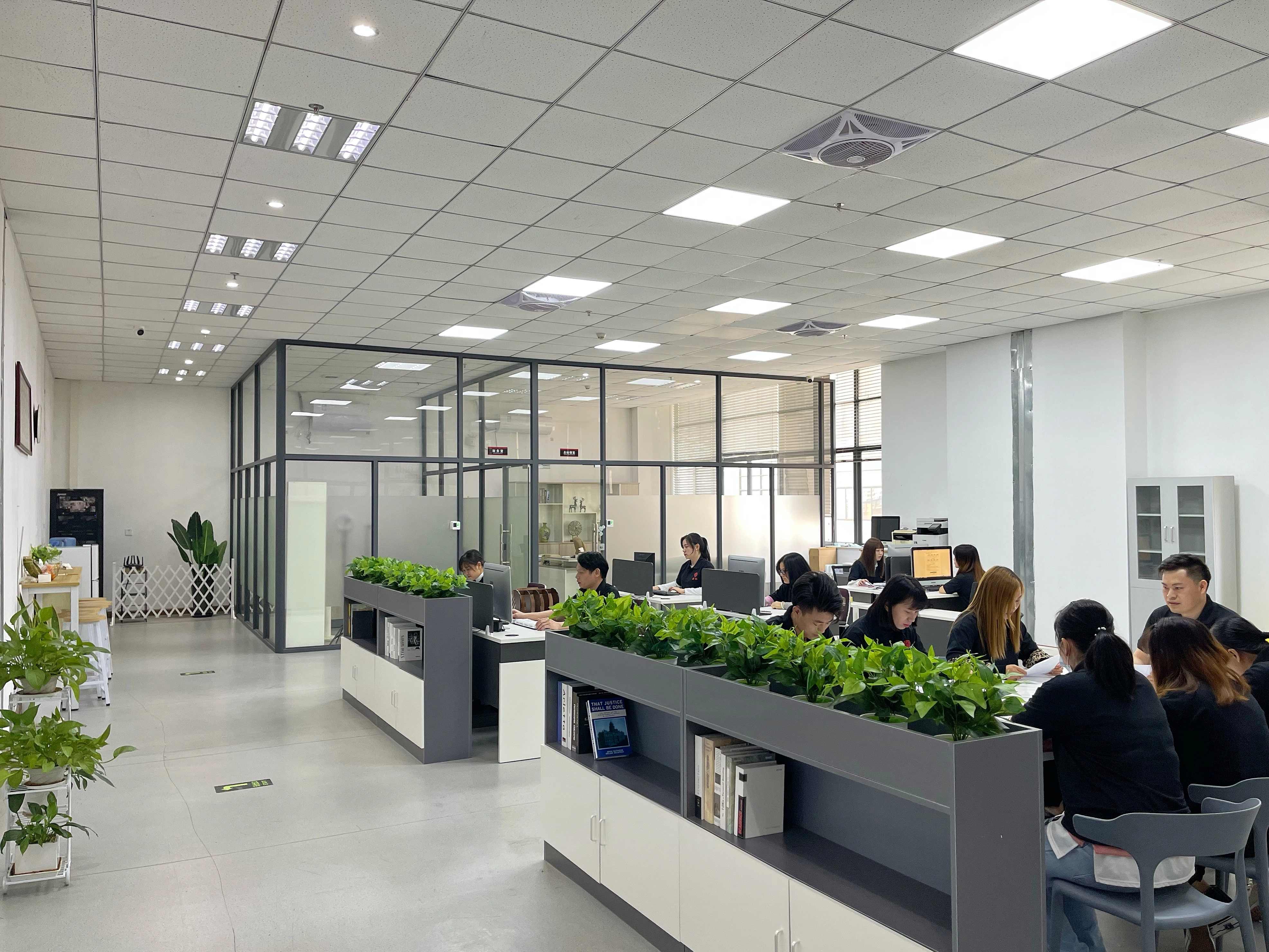 Shenzhen Euufree Pet Products CO., LTD company overview - view 2