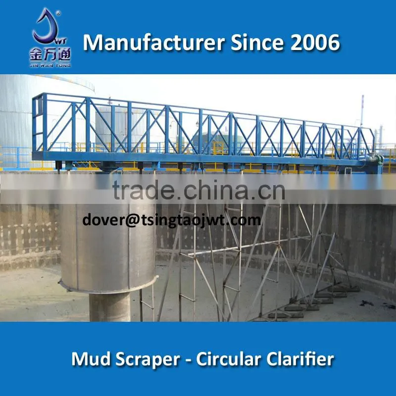 Peripheral drive circular sludge collector in circular tank