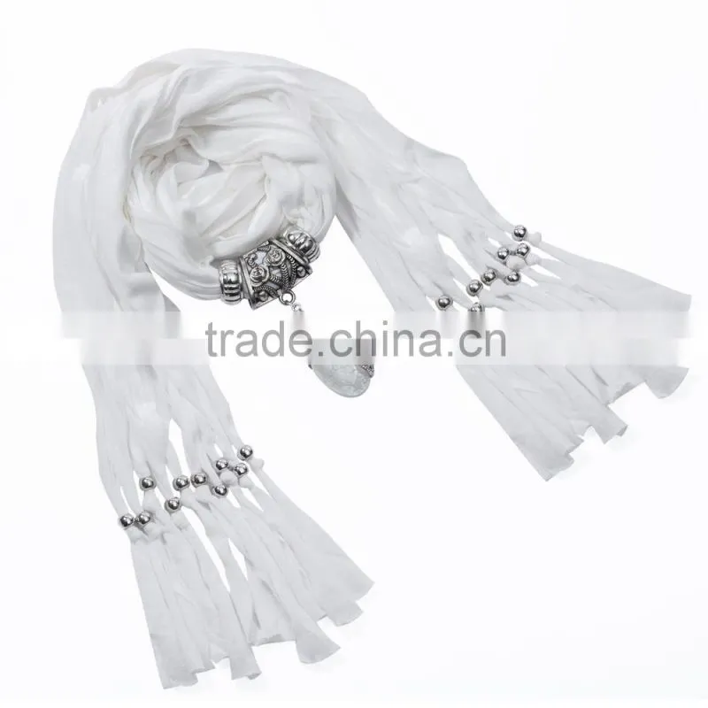 2016 New design metal heart shaped pendant scarf