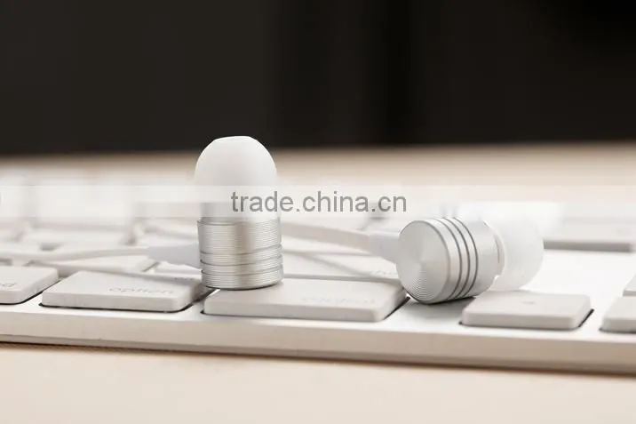 Wallytech W700 Universal headphone With Microphone and Valume control
