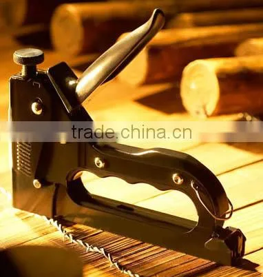 HEAVY DUTY STAPLE GUN -USE PLASTIC STAPLES