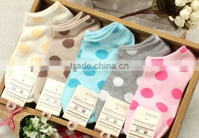 Latest Design Promotion Fashion Exclusive Sweetheart Princess Good Stretch Jacquard with Cute Big Dots No Show Women Socks