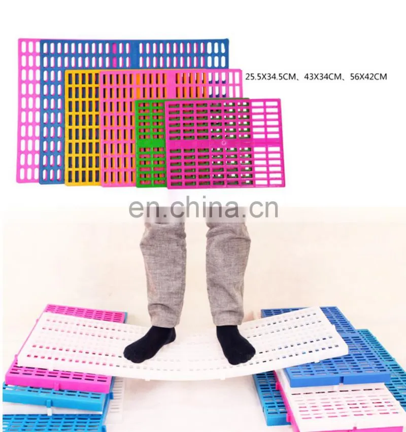 New Design Easy Clean Anti-Slip Hard Plastic Pet Mat With Groove