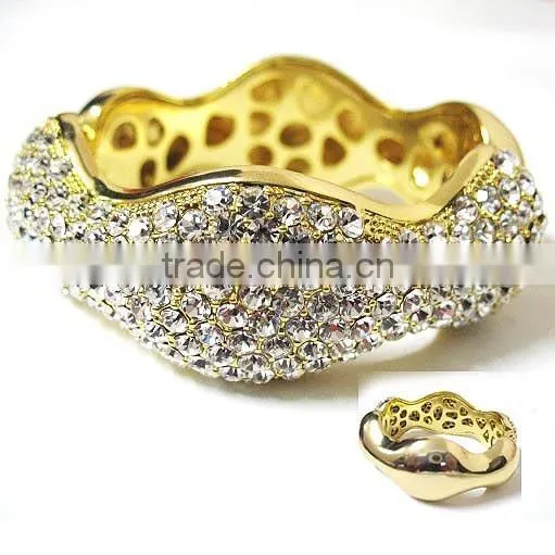 Fashion crystal bangle