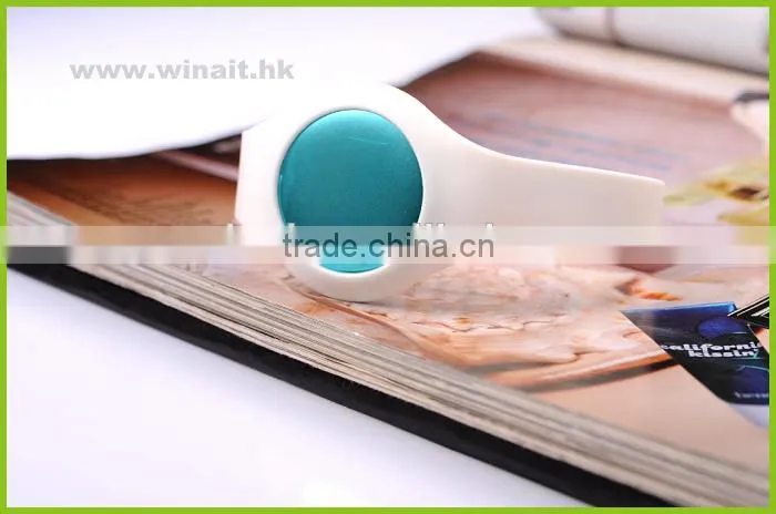 WT-17 Anti-lost Bluetooth Bracelet with time display,call distance vibration, answering function bluetooth bracelet watch
