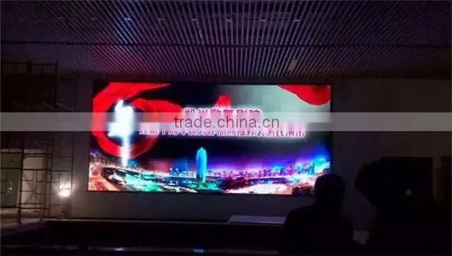 Super-large full color screen