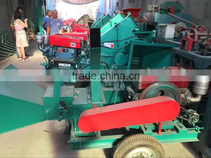 Mobile diesel engine wood chips grinding machine for sale