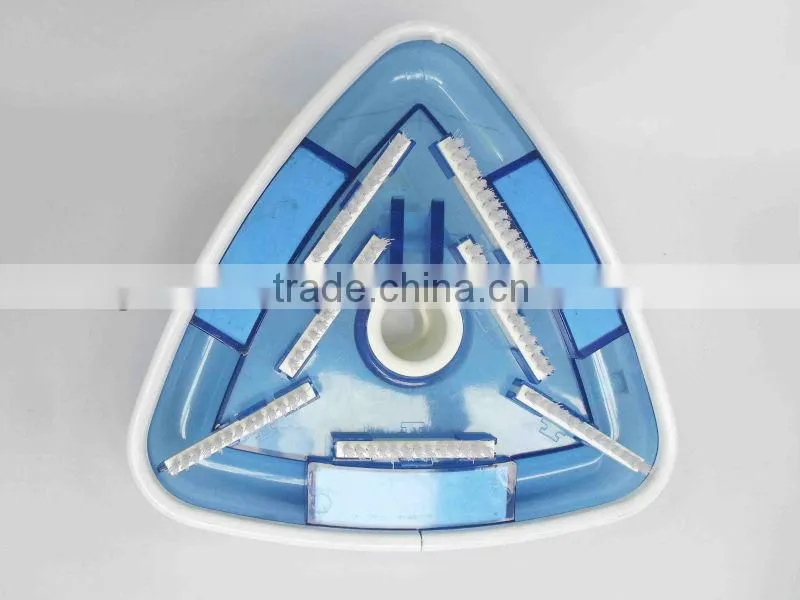 Easily clean Corners TRIANGULAR-SHAPED POOL VACUUM HEAD