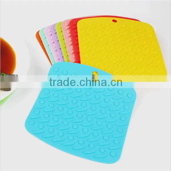 Heat resistant dishwasher safe silicone table mat