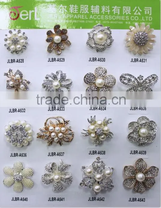 Dancing beautiful crystal brooch shinning