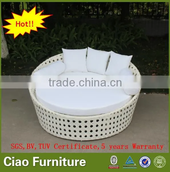 Comfortable rattan outdoor furniture beach sun bed wicker daybed