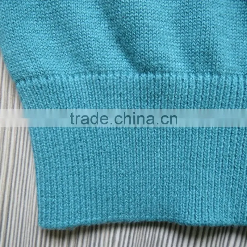 The dark green round neck knitting pullover casual men knitted sweater men