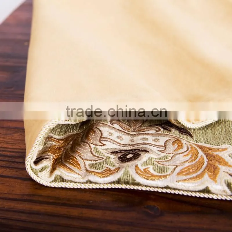 PLUS Indian Silk Table Runner