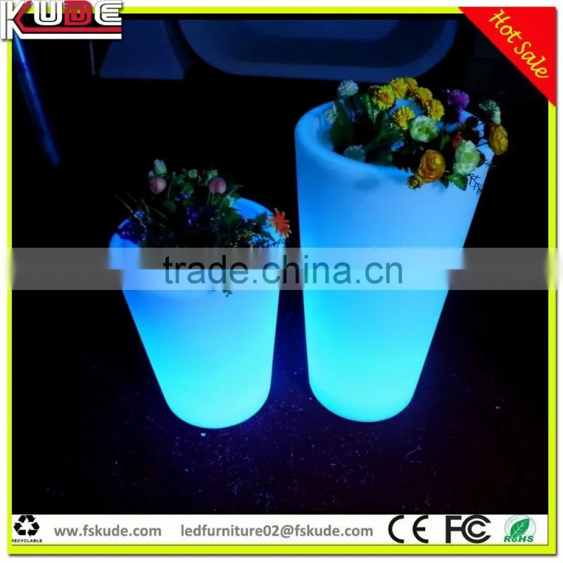 IP65 waterproof LED light PE plastic planter and flower pot with RGB lighting