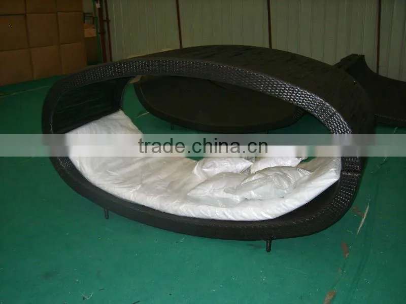 outdoor rattan lounger