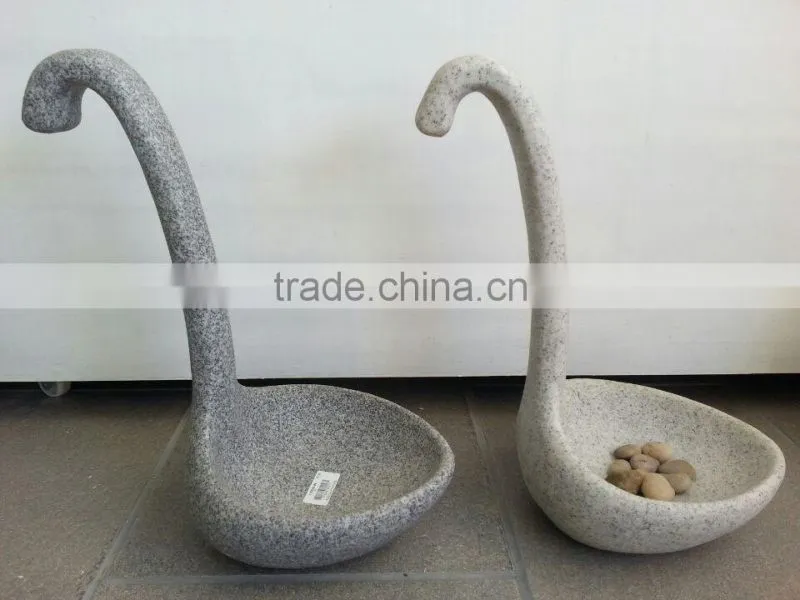 Spoon shape hanging bird feeder for garden decoration