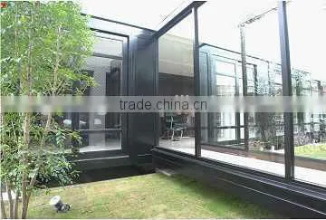 Containers with hydraulic