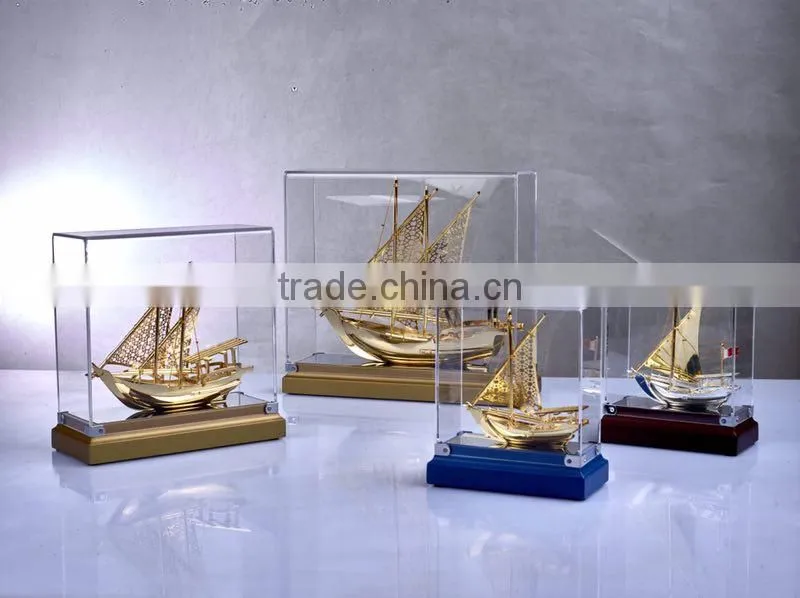 2017 NEW Style High Quality Beautiful Real Gold plated Dhow with Souviner Gift