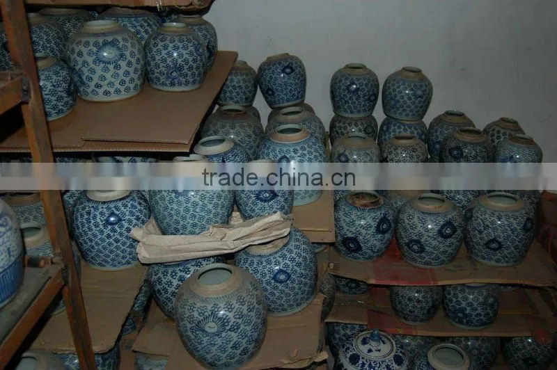 Chinese antique blue and white porcelain Jar