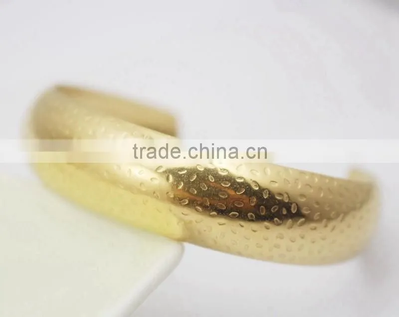 Fashion Gold Jewelry Dubai Stainless Steel Hammered Open Cuff Bracelets Bangles