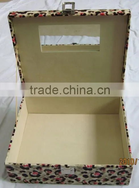 Jewelry storage case with mirrow inside
