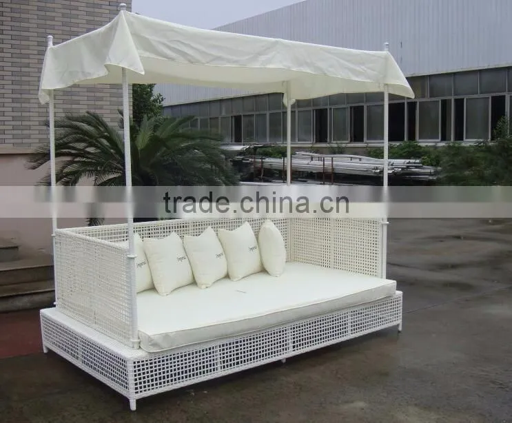 Rattan Day Bed