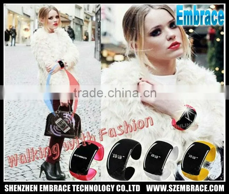 Magic vibrating bluetooth bracelet with microphone and speaker