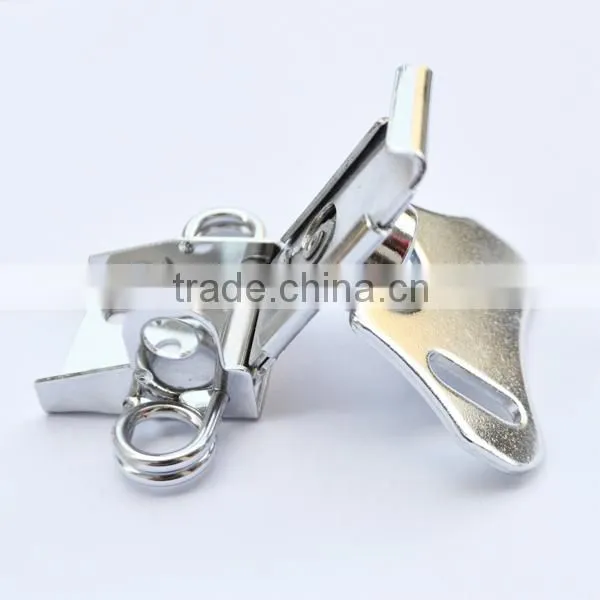 Case hardware fitting twist lock for padlock