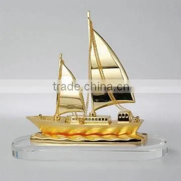 3D engraved Zinc alloy sailboat model for meeting room decoration, metal crafts shipping corporation souvenir