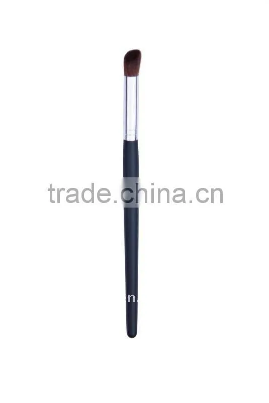 Thin eye shadow brush