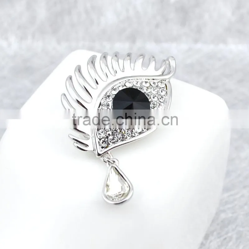 Stylish decorative plating silver crystal rhinestone eyes design brooch for ladies