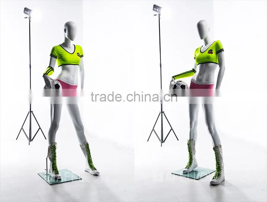 Playing Football Women Mannequin FTF2-EG