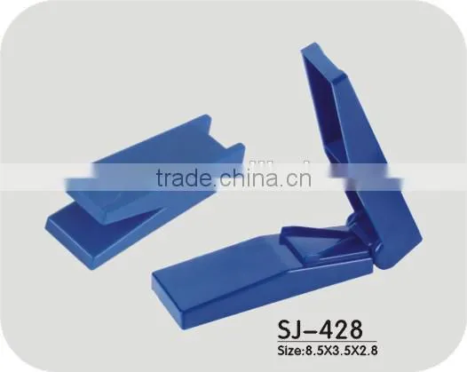 Plastic pill crusher