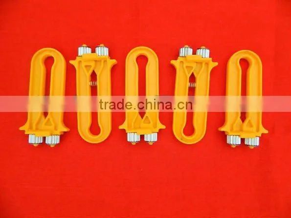 Hot selling Beekeeping tool Plastic Wire Crimper