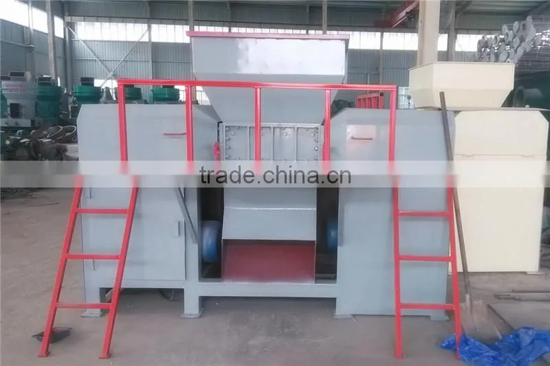 Plastic shredding machine with large capacity